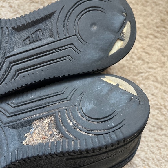 Nike Air Force One 1 LE Youth Boys Sneakers size 5.5 Black Lace up Low Hoops - Picture 6 of 10